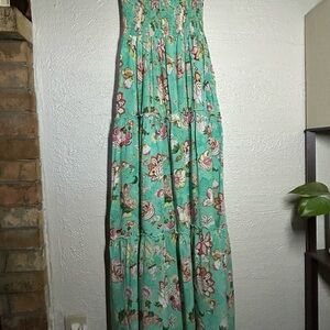 Elegant Floral Maxi Dress in Green